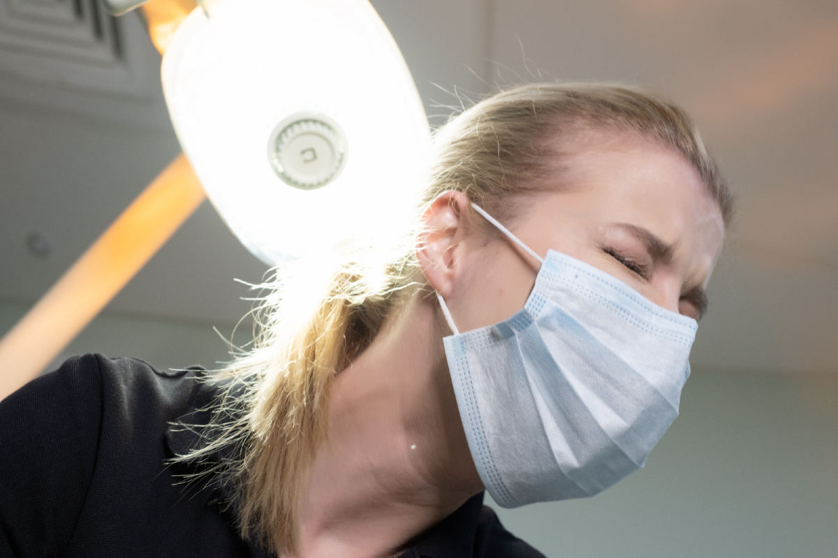 Почему профессиональная чистка зубов незаменима для здоровья ротовой полости?