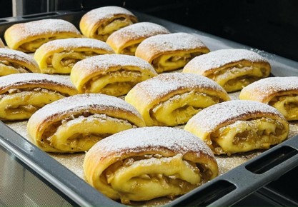 Необычная выпечка: яблочные рулеты в творожном тесте