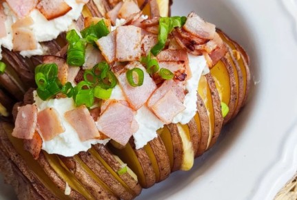 Картофель-гармошка с ветчиной и сырами: идеальный выбор для вашего стола