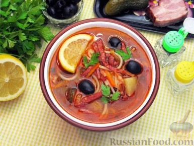 Ароматные супы для новогоднего стола: от солянки до чечевицы