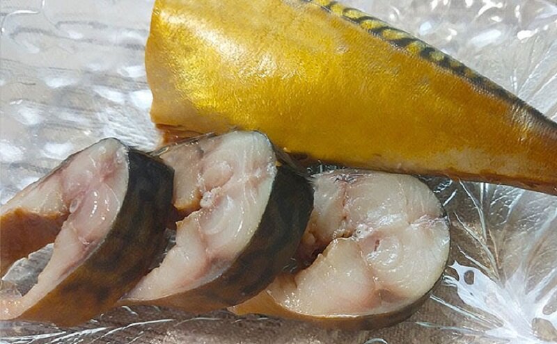 Копченая скумбрия без коптильни: готовим к празднику сами