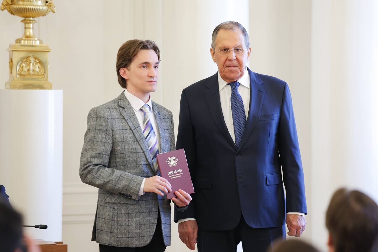 27 марта в Доме приёмов МИД России с участием Министра иностранных дел Российской Федерации С.В.Лаврова состоялась торжественная церемония вручения дипломов ветеранам – участникам СВО, успешно завершившим обучение в филиале... 27 марта в Доме приёмов МИД России с участием Министра иностранных дел Российской Федерации С.В.Лаврова состоялась торжественная церемония вручения дипломов ветеранам – участникам СВО, успешно завершившим обучение в филиале...