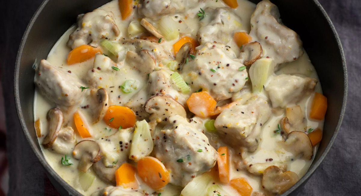 Ароматный французский бланкет из телятины с грибами и сливками