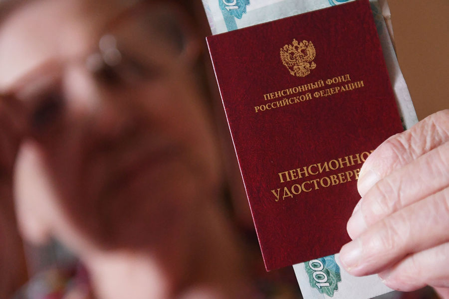 Сенатор предлагает бесплатные СМС-уведомления о начислениях пенсий