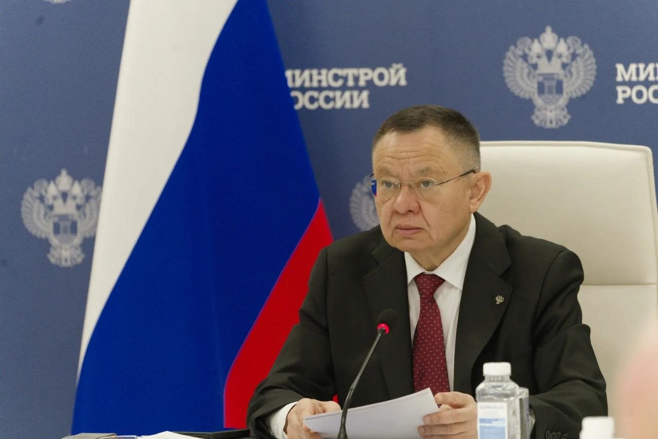 Глава Минстроя России Ирек Файзуллин провел еженедельное совещание с регионами и главными распорядителями бюджетных средств (ГРБС) Глава Минстроя России Ирек Файзуллин провел еженедельное совещание с регионами и главными распорядителями бюджетных средств (ГРБС)