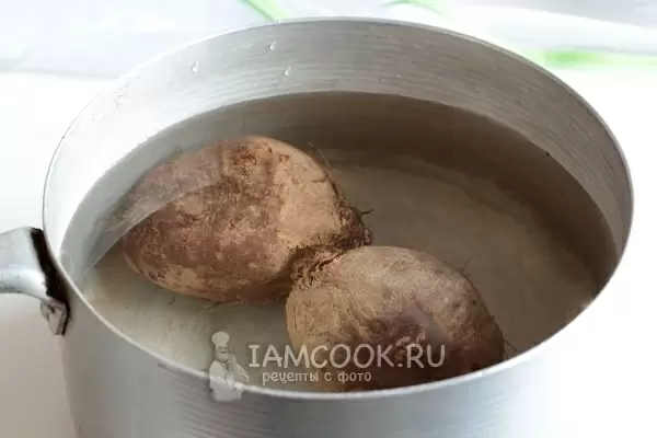 Салат, который очистит ваш организм: свекольные чудеса с черносливом