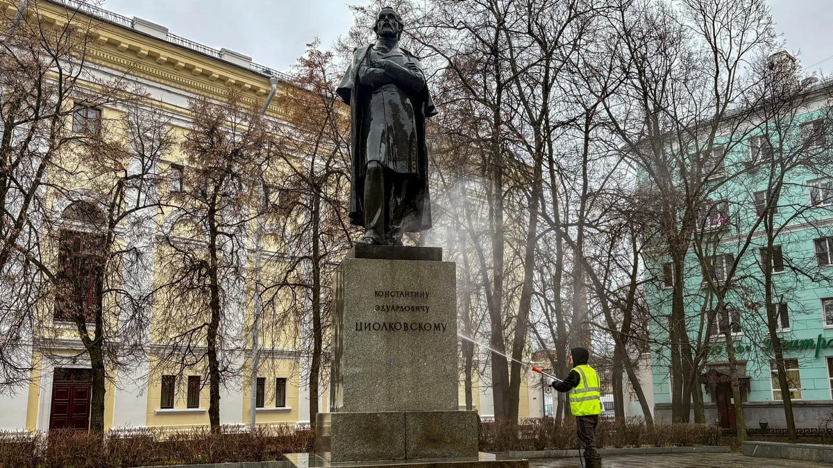 В Рязани до конца апреля помоют городские памятники