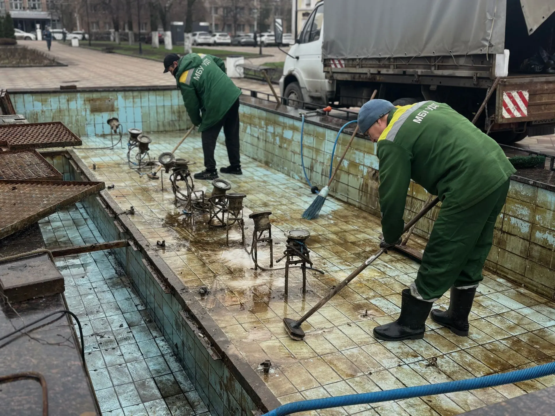 В областном центре началась подготовка к сезону фонтанов В областном центре началась подготовка к сезону фонтанов