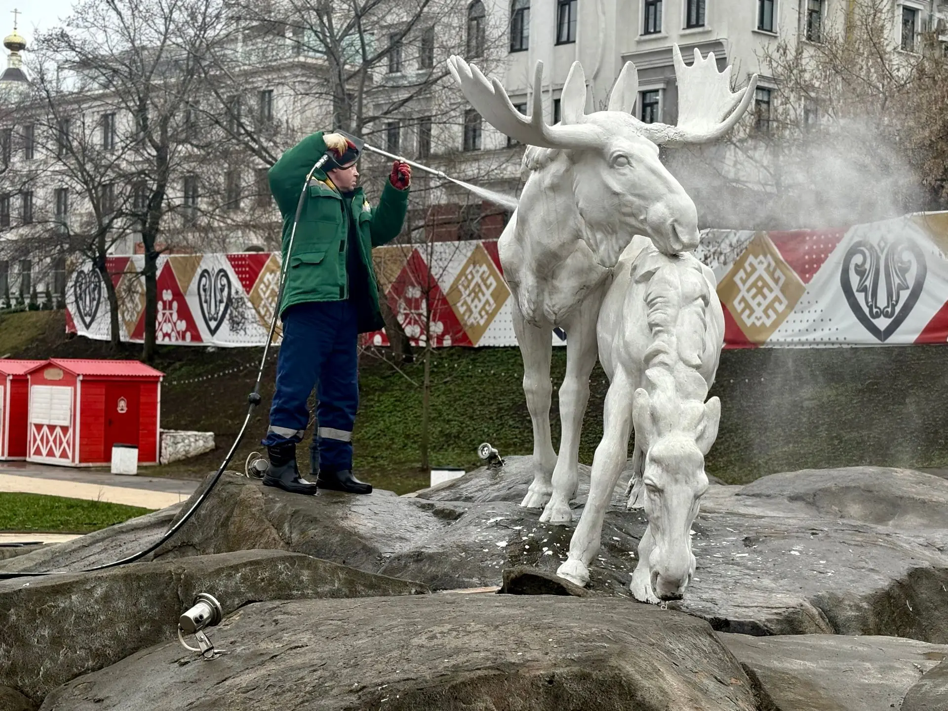 В областном центре началась подготовка к сезону фонтанов В областном центре началась подготовка к сезону фонтанов