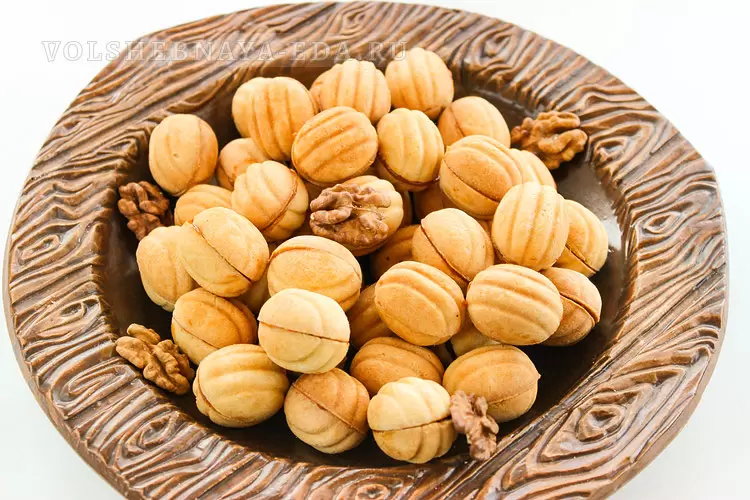 Рассыпчатые «орешки» на маргарине: идеальный десерт для любого случая