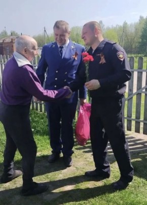 Полицейские поздравили ветеранов Великой Отечественной войны с праздником Победы