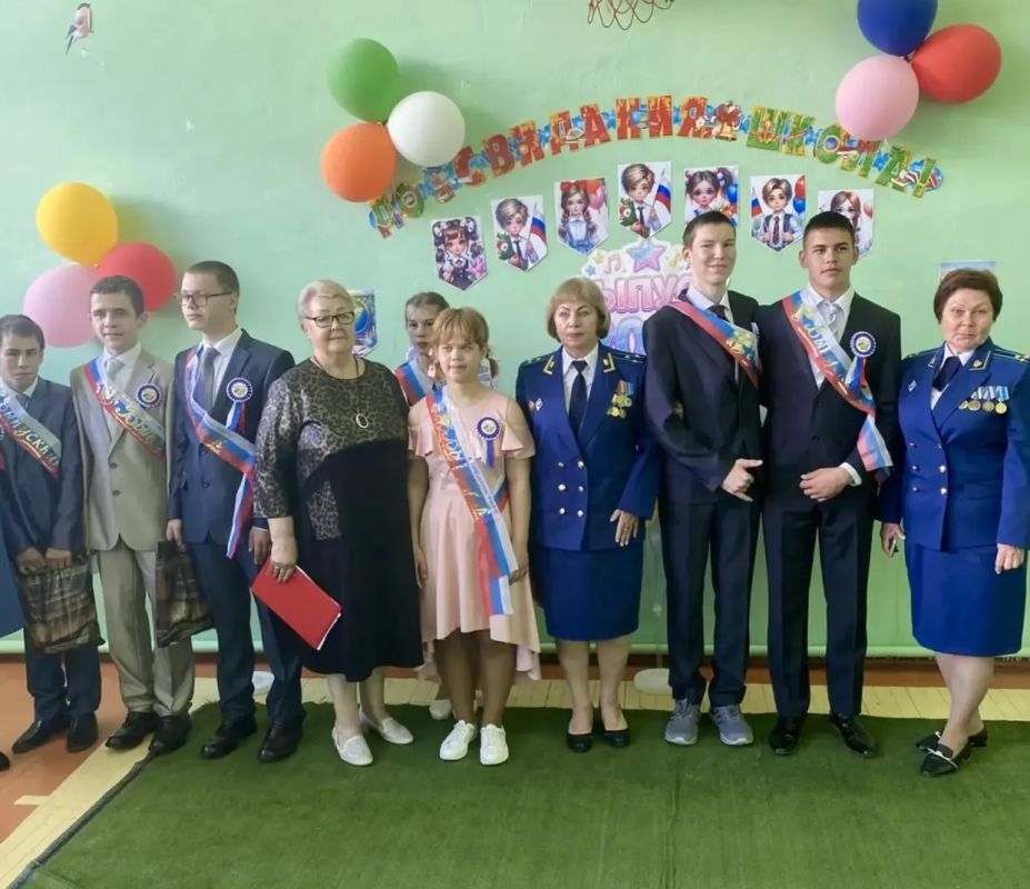 Руководители прокуратуры Рязанской области приняли участие в торжественных линейках, прошедших в подшефных школах региона Руководители прокуратуры Рязанской области приняли участие в торжественных линейках, прошедших в подшефных школах региона