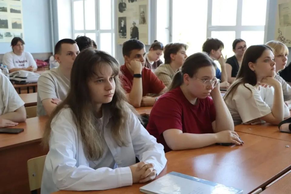 В Рязани сотрудник Управления по контролю за оборотом наркотиков провел профилактическую беседу с молодежью В Рязани сотрудник Управления по контролю за оборотом наркотиков провел профилактическую беседу с молодежью