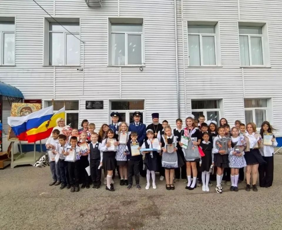 Руководители прокуратуры Рязанской области приняли участие в торжественных линейках, прошедших в подшефных школах региона Руководители прокуратуры Рязанской области приняли участие в торжественных линейках, прошедших в подшефных школах региона
