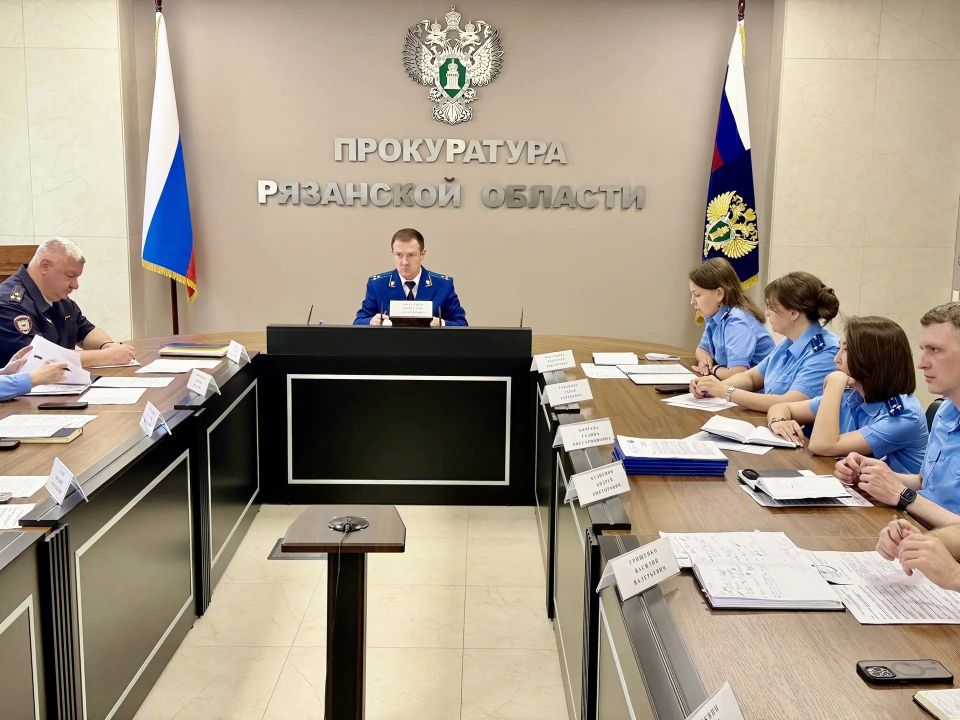 В прокуратуре Рязанской области под председательством заместителя прокурора области Вячеслава Шерстнева состоялось межведомственное совещание по вопросам повышения эффективности деятельности по взысканию алиментов на... В прокуратуре Рязанской области под председательством заместителя прокурора области Вячеслава Шерстнева состоялось межведомственное совещание по вопросам повышения эффективности деятельности по взысканию алиментов на...