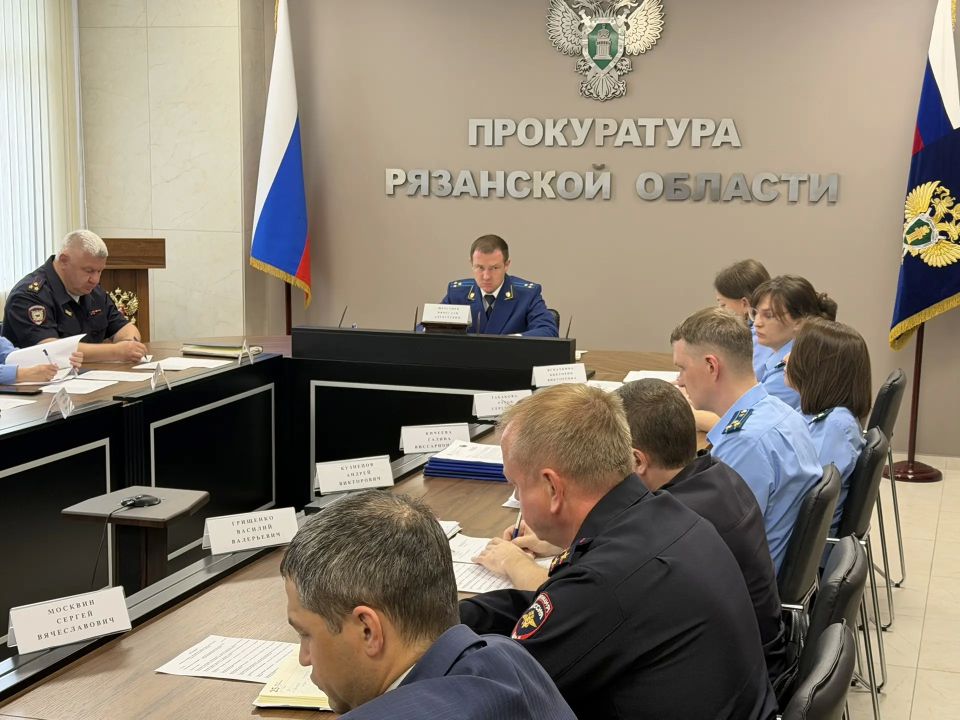 В прокуратуре Рязанской области под председательством заместителя прокурора области Вячеслава Шерстнева состоялось межведомственное совещание по вопросам повышения эффективности деятельности по взысканию алиментов на... В прокуратуре Рязанской области под председательством заместителя прокурора области Вячеслава Шерстнева состоялось межведомственное совещание по вопросам повышения эффективности деятельности по взысканию алиментов на...