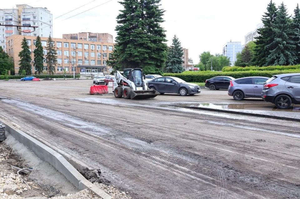 Плановый и ямочный ремонт дорог в городе идут параллельно, плюс продолжаем установку светофоров и остановочных павильонов Плановый и ямочный ремонт дорог в городе идут параллельно, плюс продолжаем установку светофоров и остановочных павильонов