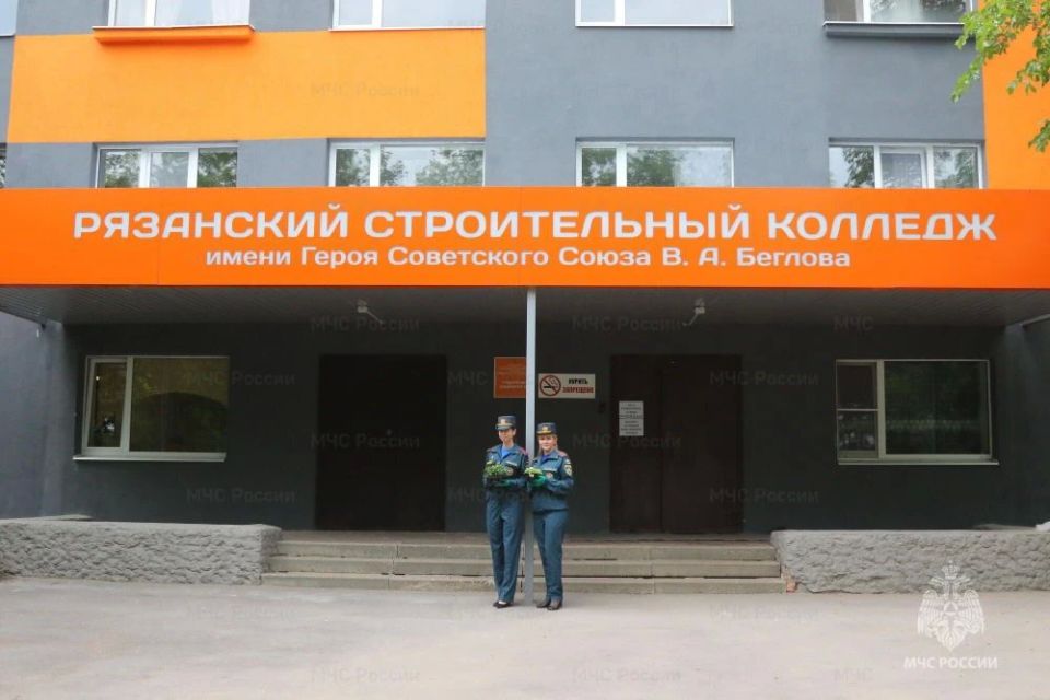 Члены Молодёжного совета Главного управления МЧС России по Рязанской области приняли участие в акции «Цветы России» Члены Молодёжного совета Главного управления МЧС России по Рязанской области приняли участие в акции «Цветы России»