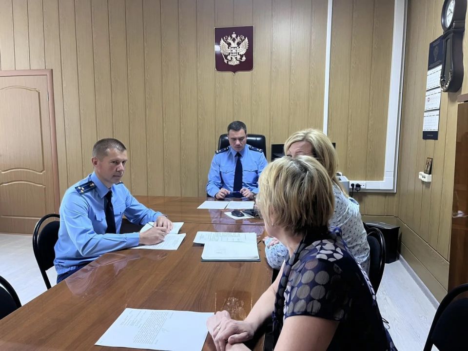 Первый заместитель прокурора Рязанской области Антон Шумский принял участие в работе мобильной приемной прокуратуры, посетив Пронский муниципальный округ Первый заместитель прокурора Рязанской области Антон Шумский принял участие в работе мобильной приемной прокуратуры, посетив Пронский муниципальный округ