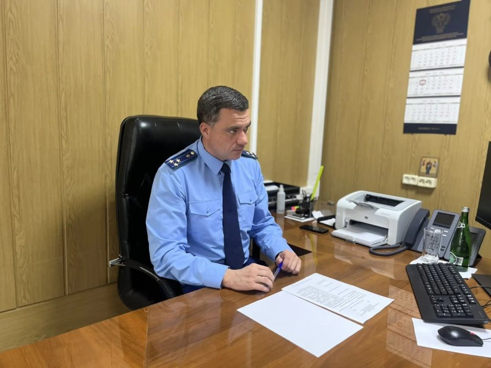 Первый заместитель прокурора Рязанской области Антон Шумский принял участие в работе мобильной приемной прокуратуры, посетив Пронский муниципальный округ Первый заместитель прокурора Рязанской области Антон Шумский принял участие в работе мобильной приемной прокуратуры, посетив Пронский муниципальный округ