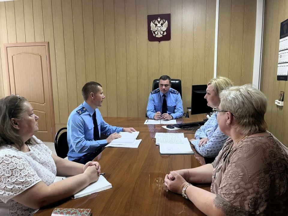 Первый заместитель прокурора Рязанской области Антон Шумский принял участие в работе мобильной приемной прокуратуры, посетив Пронский муниципальный округ Первый заместитель прокурора Рязанской области Антон Шумский принял участие в работе мобильной приемной прокуратуры, посетив Пронский муниципальный округ