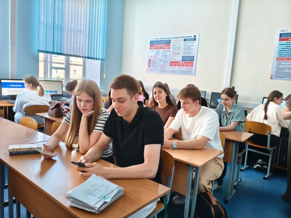 Студенты юридического факультета приняли участие в мастер-классе «Я – избиратель!» Студенты юридического факультета приняли участие в мастер-классе «Я – избиратель!»