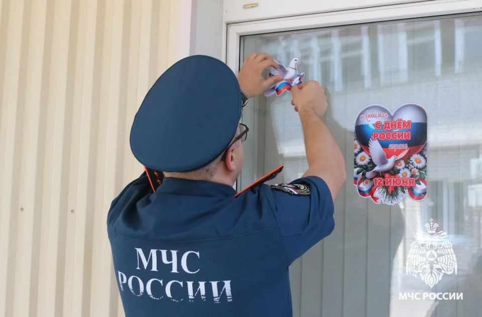 Члены Молодёжного совета Главного управления МЧС России по Рязанской области приняли участие в акции «Окна России» Члены Молодёжного совета Главного управления МЧС России по Рязанской области приняли участие в акции «Окна России»