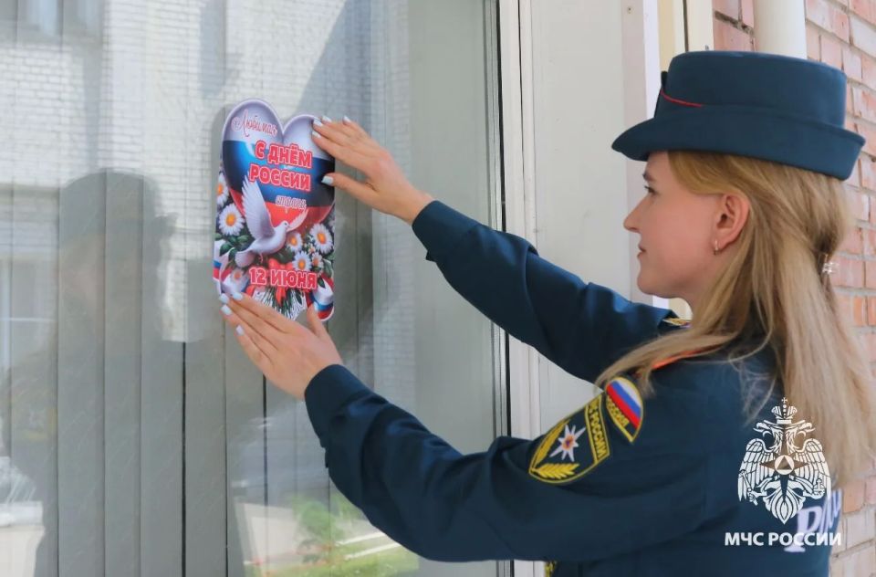 Члены Молодёжного совета Главного управления МЧС России по Рязанской области приняли участие в акции «Окна России» Члены Молодёжного совета Главного управления МЧС России по Рязанской области приняли участие в акции «Окна России»