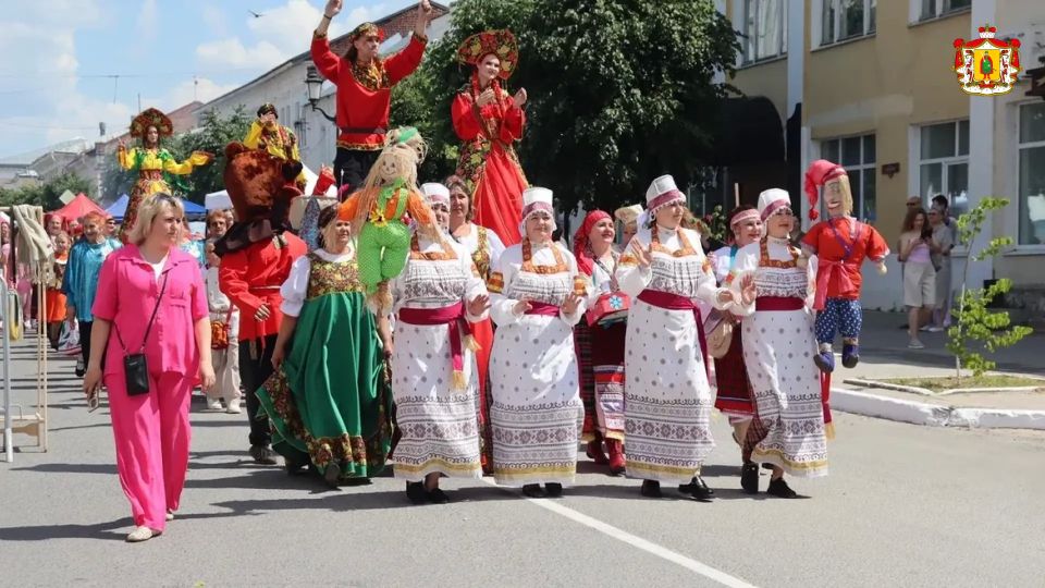 В Касимове прошёл фестиваль народного творчества «Золотая ладья» В Касимове прошёл фестиваль народного творчества «Золотая ладья»