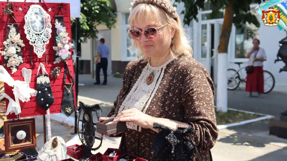 В Касимове прошёл фестиваль народного творчества «Золотая ладья» В Касимове прошёл фестиваль народного творчества «Золотая ладья»