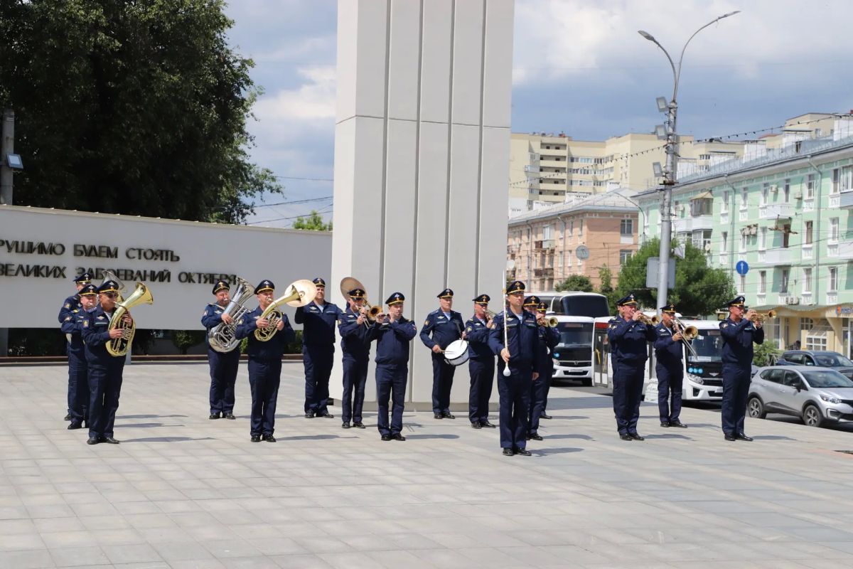 Начальник УМВД России по Рязанской области принял участие в торжественном возложении цветов, посвященном Дню памяти и скорби Начальник УМВД России по Рязанской области принял участие в торжественном возложении цветов, посвященном Дню памяти и скорби