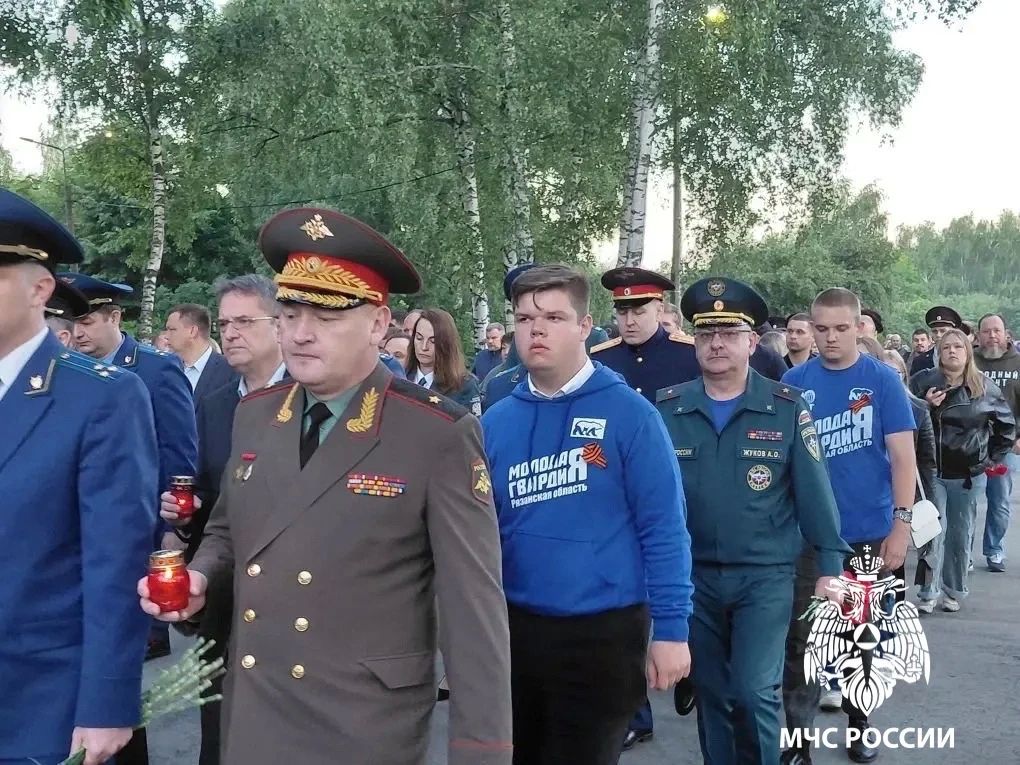 В День памяти и скорби начальник Главного управления МЧС России по Рязанской области Алексей Жуков принял участие в памятных мероприятиях В День памяти и скорби начальник Главного управления МЧС России по Рязанской области Алексей Жуков принял участие в памятных мероприятиях