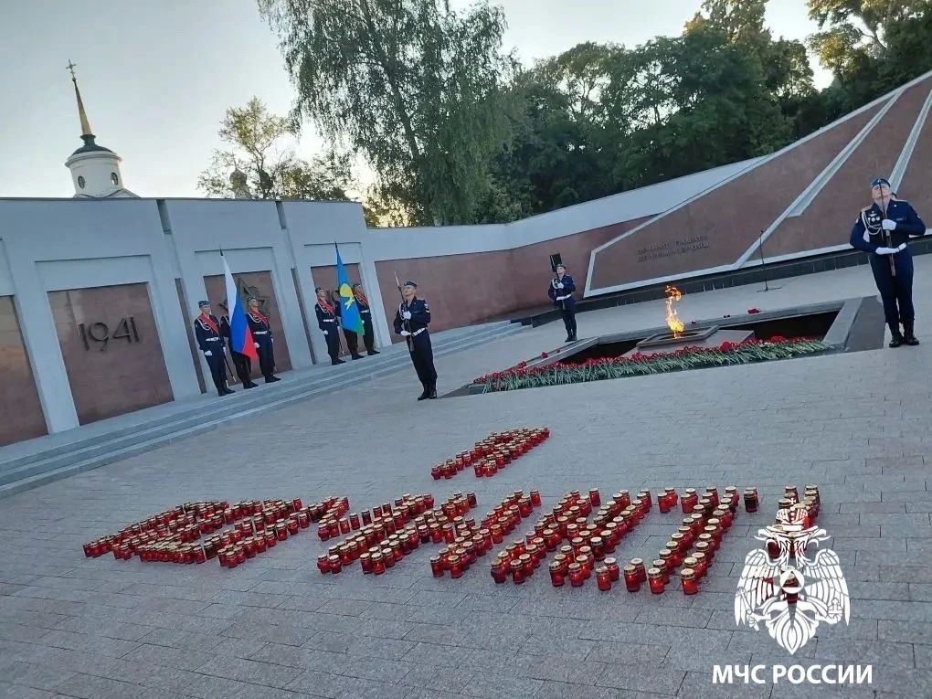 В День памяти и скорби начальник Главного управления МЧС России по Рязанской области Алексей Жуков принял участие в памятных мероприятиях В День памяти и скорби начальник Главного управления МЧС России по Рязанской области Алексей Жуков принял участие в памятных мероприятиях