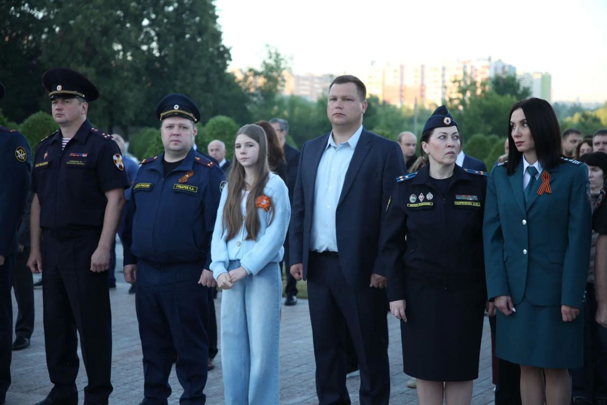 В День памяти и скорби в Рязани прошла патриотическая акция «Я помню» В День памяти и скорби в Рязани прошла патриотическая акция «Я помню»