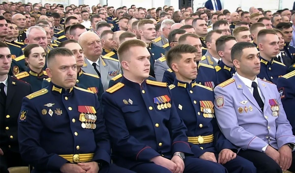 Председатель СК России и курсанты ведомственных академий приняли участие во встрече Президента России с выпускниками военных вузов Председатель СК России и курсанты ведомственных академий приняли участие во встрече Президента России с выпускниками военных вузов