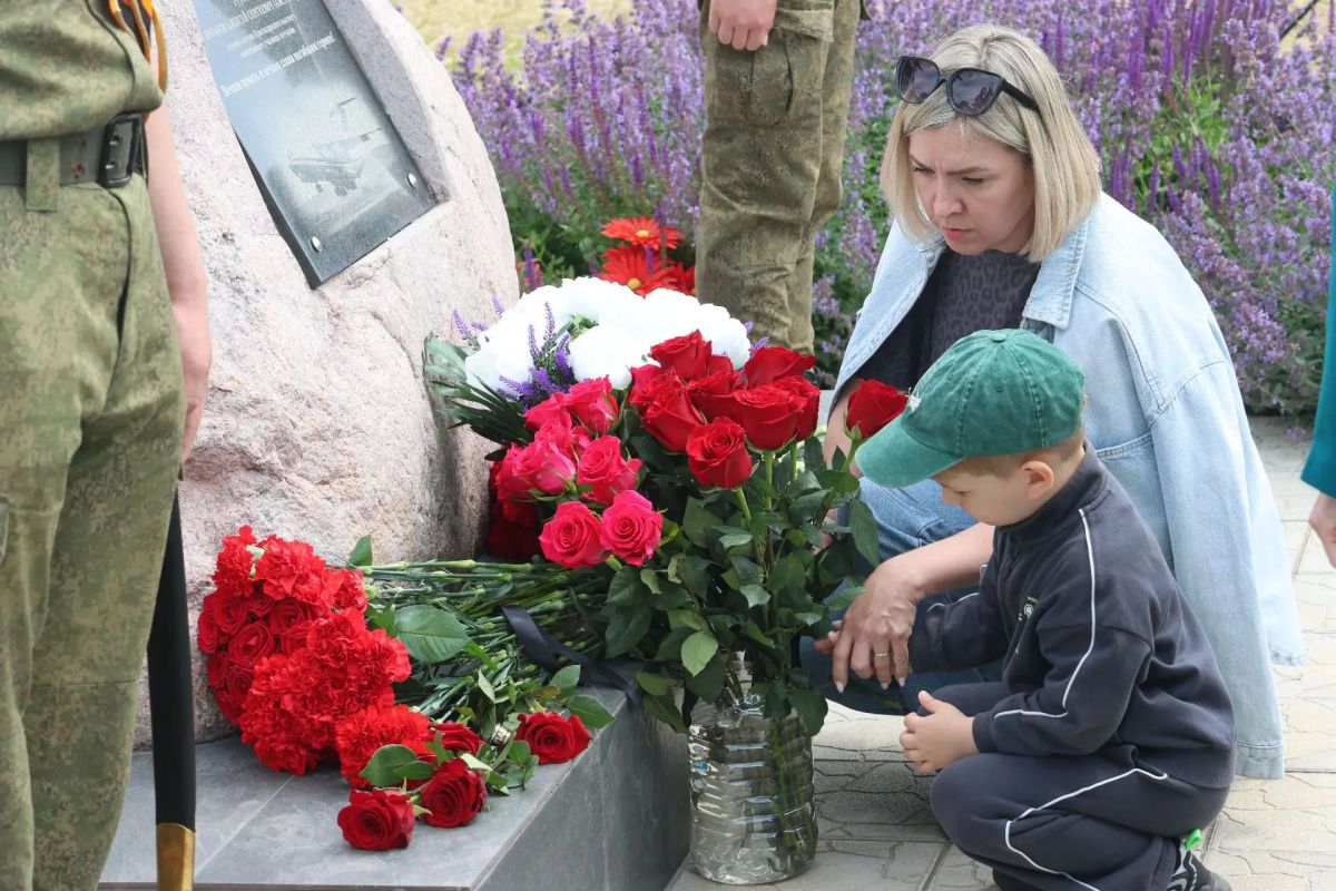 В Рязани почтили память экипажа разбившегося Ил-76 В Рязани почтили память экипажа разбившегося Ил-76
