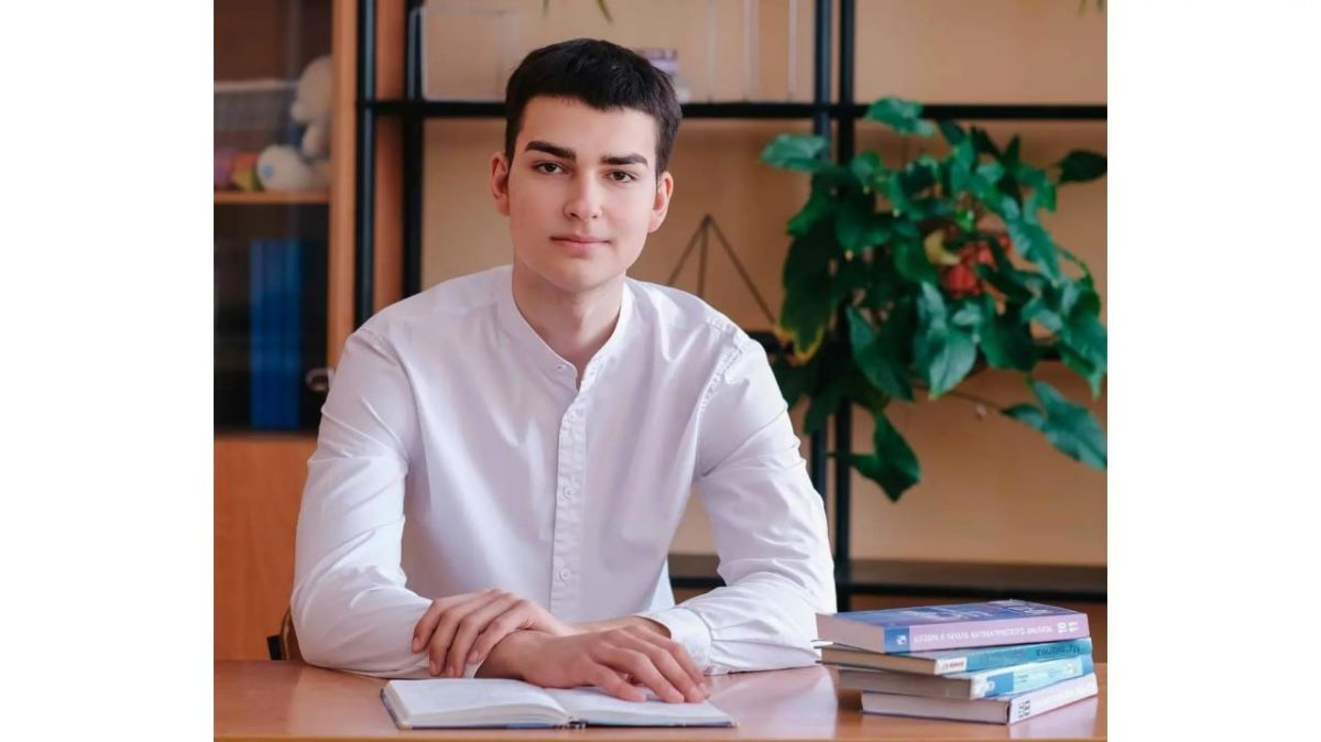 Новомичуринские одиннадцатиклассники Иван Самохин и Арсений Комаров получили по 100 баллов на ЕГЭ по физике Новомичуринские одиннадцатиклассники Иван Самохин и Арсений Комаров получили по 100 баллов на ЕГЭ по физике