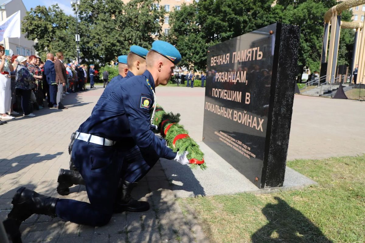Начальник УМВД России по Рязанской области генерал-майор полиции Владимир Алай принял участие в мероприятии, приуроченном ко Дню ветеранов боевых действий Начальник УМВД России по Рязанской области генерал-майор полиции Владимир Алай принял участие в мероприятии, приуроченном ко Дню ветеранов боевых действий