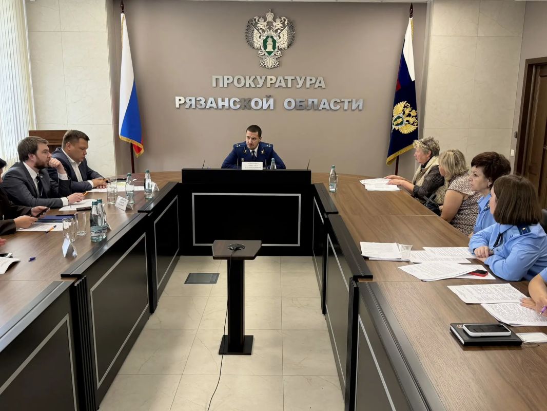 Заместитель прокурора области Александр Качуренко провел личный прием граждан по вопросам соблюдения федерального законодательства Заместитель прокурора области Александр Качуренко провел личный прием граждан по вопросам соблюдения федерального законодательства