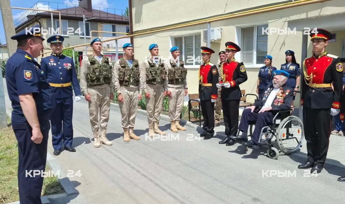 Ветеран из Крыма подписал послание для капсулы времени в Рязанское училище ВДВ Ветеран из Крыма подписал послание для капсулы времени в Рязанское училище ВДВ