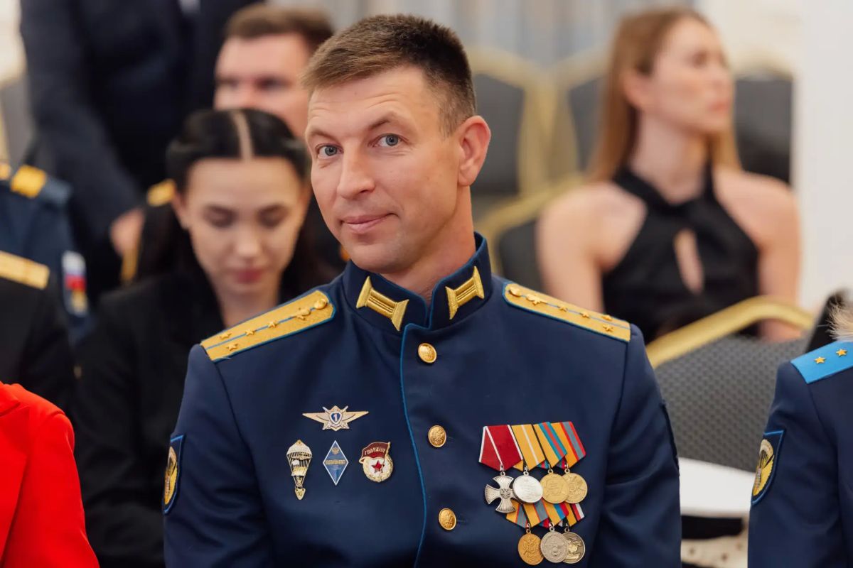 Павел Малков: Накануне Дня ВДВ вместе с начальником гарнизона Олегом Юрьевичем Пономаревым вручили награды личному составу Павел Малков: Накануне Дня ВДВ вместе с начальником гарнизона Олегом Юрьевичем Пономаревым вручили награды личному составу