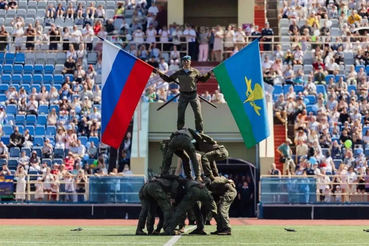 Павел Малков: Рязань — столица ВДВ. Сегодня на стадионе «Рязань Арена» отметили День Воздушно-десантных войск Павел Малков: Рязань — столица ВДВ. Сегодня на стадионе «Рязань Арена» отметили День Воздушно-десантных войск