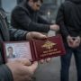 Оперуполномоченные уголовного розыска задержали двух курьеров телефонных мошенников, которые заставили пенсионерку из Рязани продать квартиру