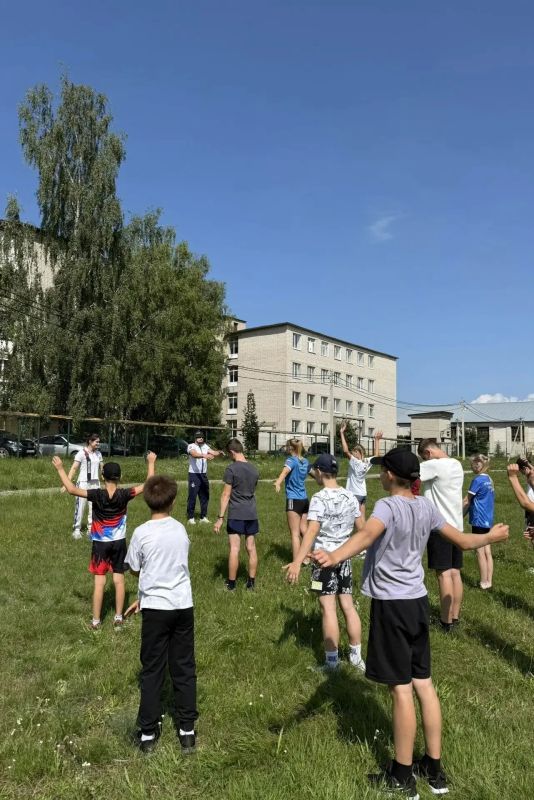 «Зарядка со стражем порядка» в Спас-Клепиках: спорт, ЗОЖ и доверительный диалог с полицейскими «Зарядка со стражем порядка» в Спас-Клепиках: спорт, ЗОЖ и доверительный диалог с полицейскими