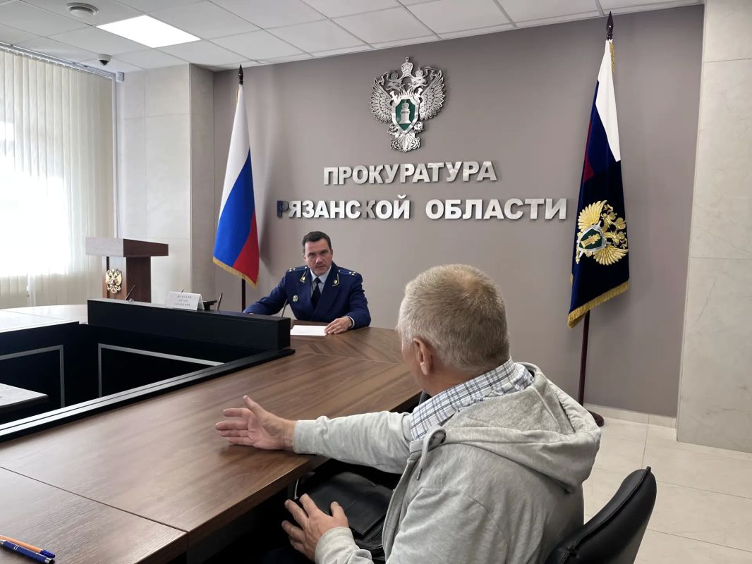 Первый заместитель прокурора области Антон Шумский провел личный прием граждан Первый заместитель прокурора области Антон Шумский провел личный прием граждан