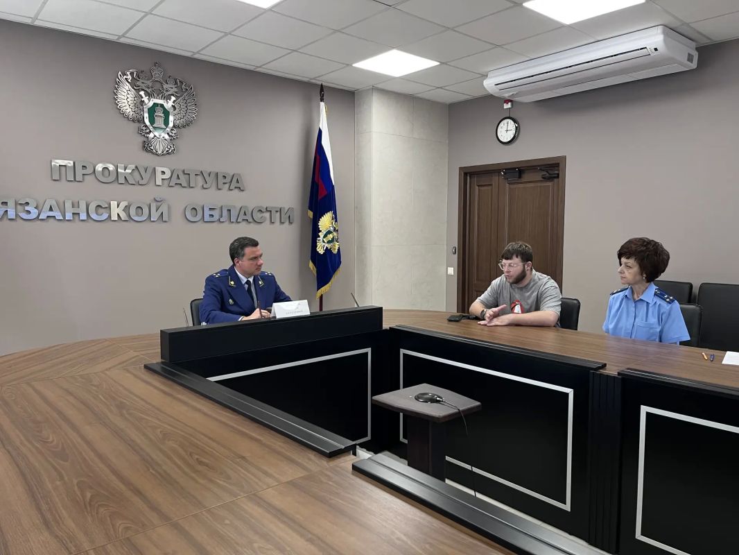 Первый заместитель прокурора области Антон Шумский провел личный прием граждан Первый заместитель прокурора области Антон Шумский провел личный прием граждан