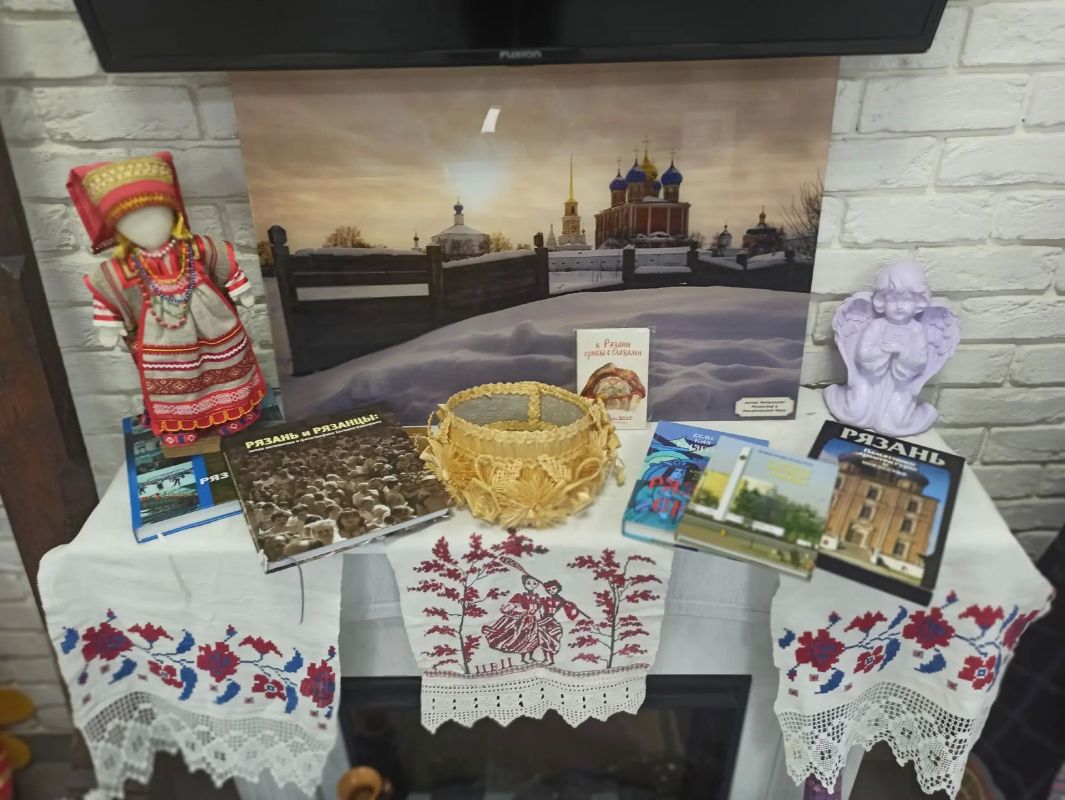 День города в Центральной городской библиотеке имени С. А. Есенина — выставка, концерт и экскурсии День города в Центральной городской библиотеке имени С. А. Есенина — выставка, концерт и экскурсии