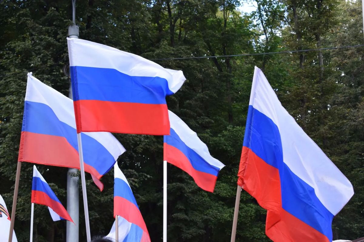 В Лесопарке прошло праздничное мероприятие ко Дню государственного флага РФ В Лесопарке прошло праздничное мероприятие ко Дню государственного флага РФ