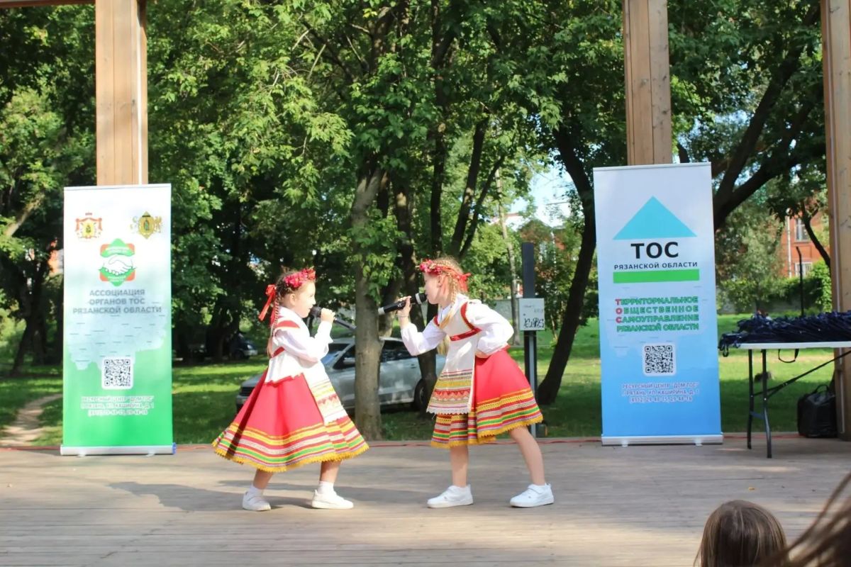 В рязанских дворах продолжаются летние праздники В рязанских дворах продолжаются летние праздники