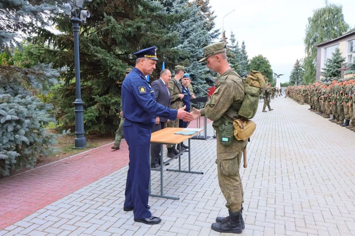 Первокурсникам РГВВДКУ имени генерала армии В.Ф. Маргелова вручили курсантские погоны Первокурсникам РГВВДКУ имени генерала армии В.Ф. Маргелова вручили курсантские погоны